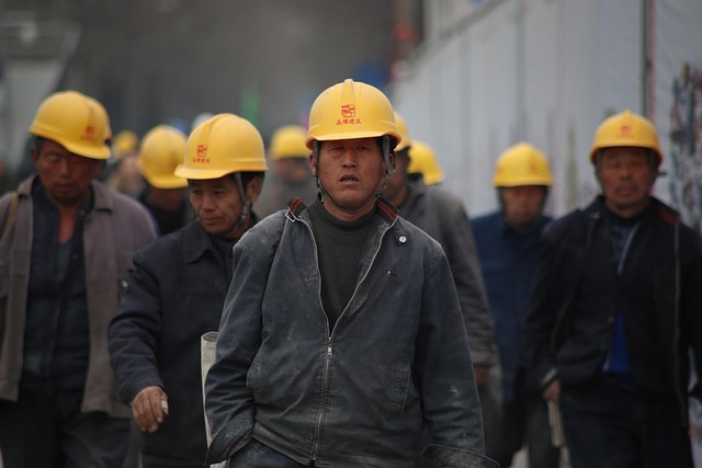 作業現場で支援する様子